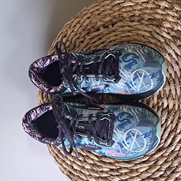 Brooks Womens Adrenaline GTS 22 Grafitti Print Running/Training‎ Sneakers S-7 - Picture 4 of 10